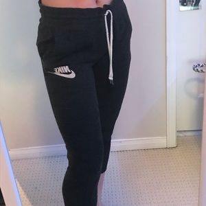 Nike capris joggers